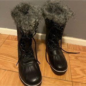 Size 9 Sorel Black Leather faux fur trim snow boots